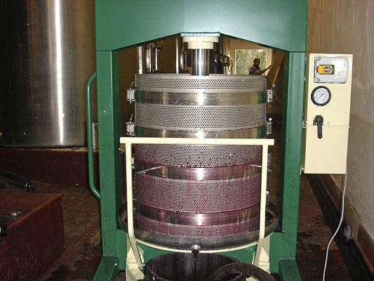 Pressing the marc after fermentation